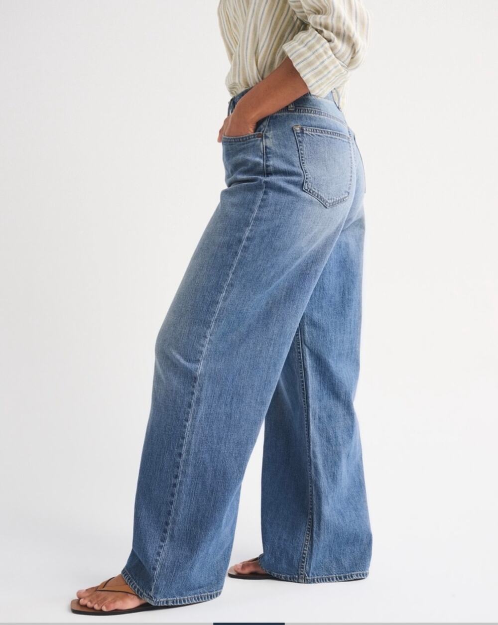 Abercrombie Jeans, Curved Love, Size 28L Size 6, Wide Leg, 1540S